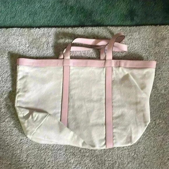 Victoria secret bag like new used once - Picture 3 of 3